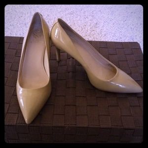 Vince Camuto taupe patent pumps